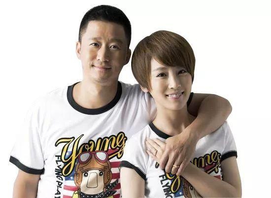 一次，吴京和谢楠参加节目，导演检查行李时发现吴京带了三个安全套，一旁的谢楠涨红了