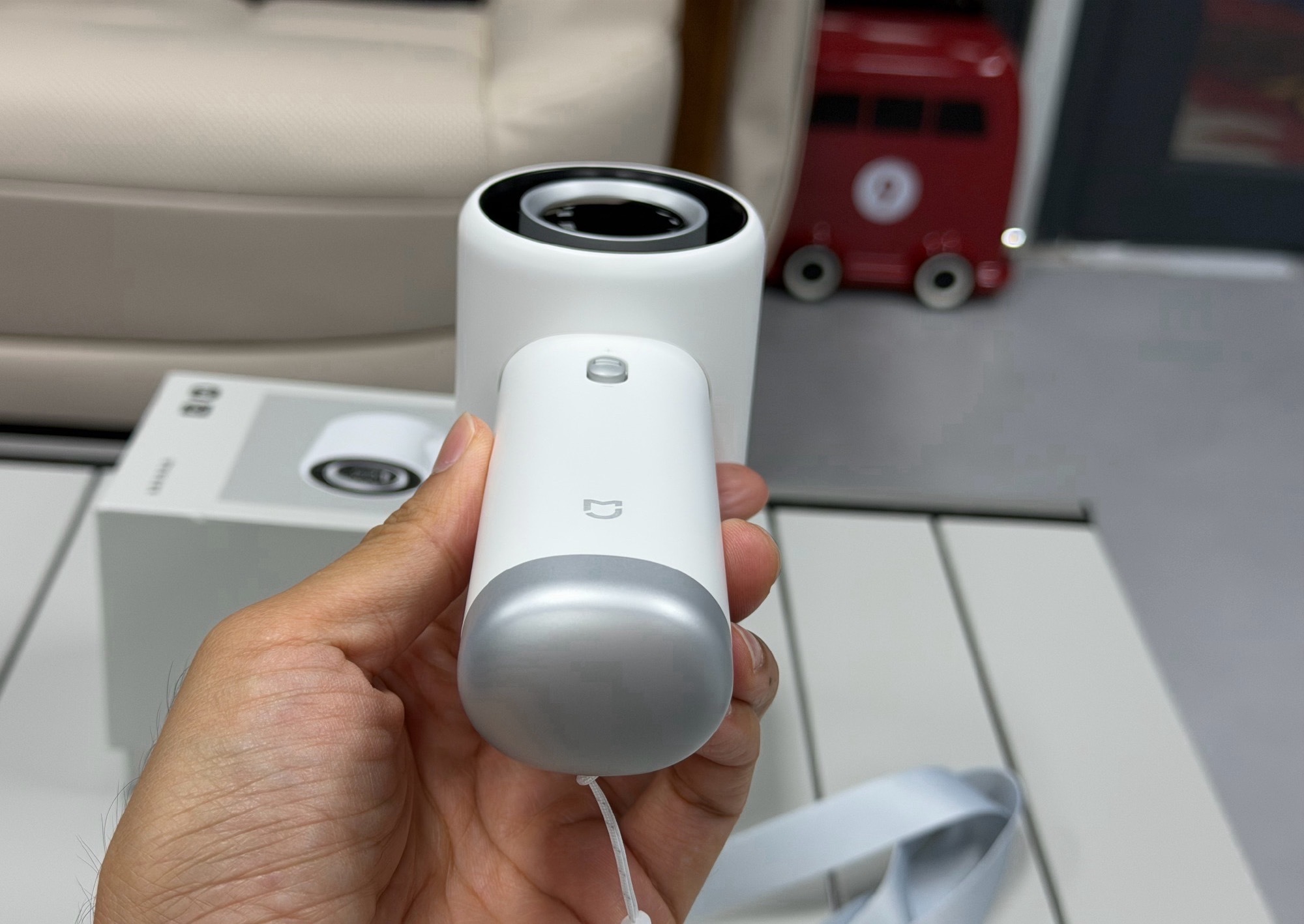 开箱一个小米新品：米家手持风扇，颜值一如既往的高，100挡风速可调 