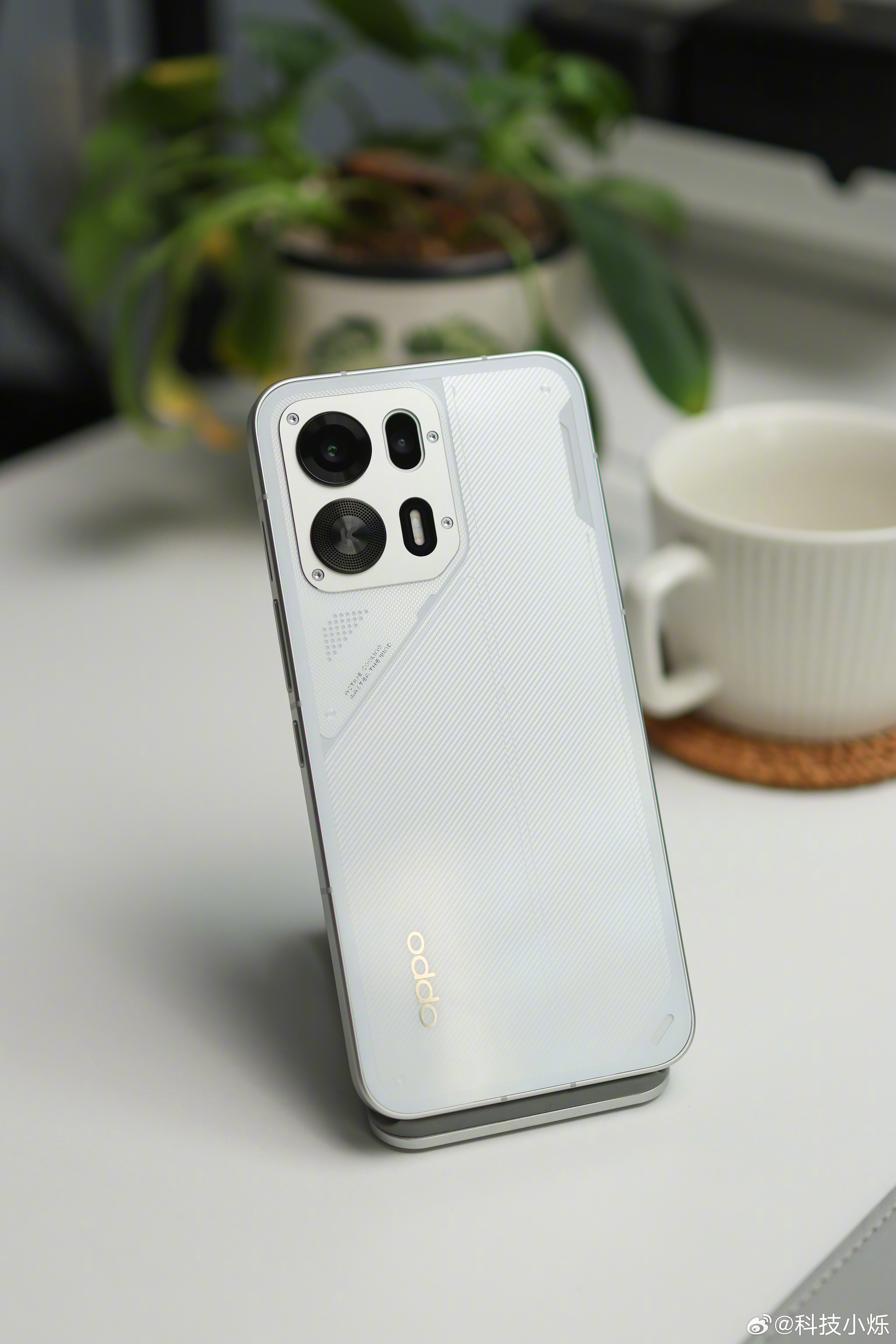 OPPO K15 Pro赛博光翼，这次电竞属性拉满，颜值特别高，大家觉得帅吗？ 