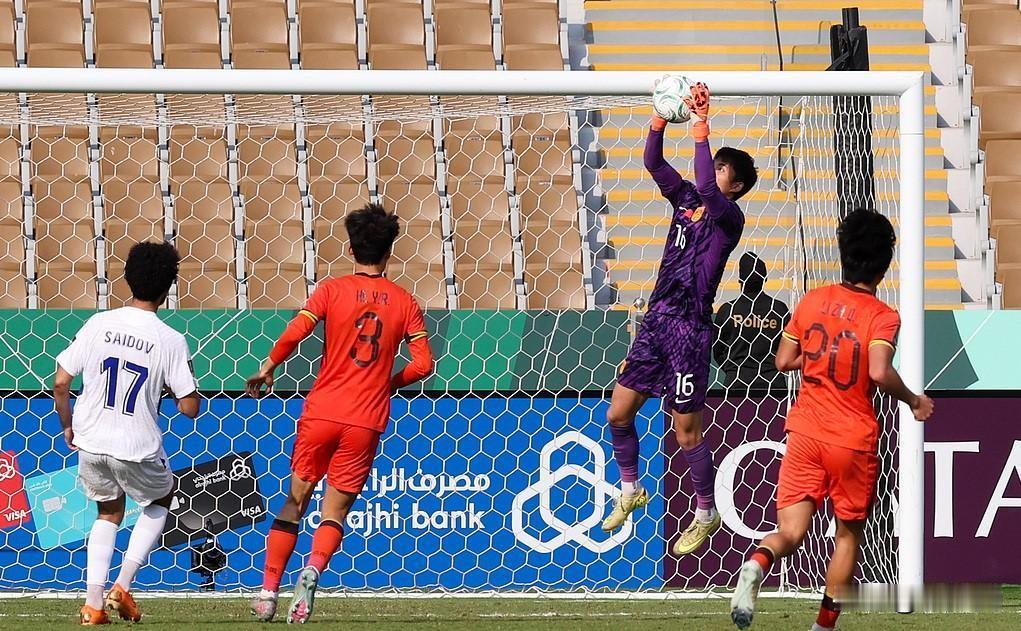 120分钟战报：U23国足0-0逼平乌兹别克，李昊封神拖入点球大战
 
U23亚