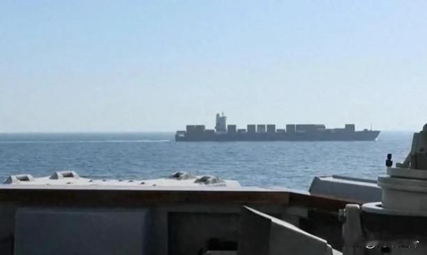 伊朗货轮公海被美军扣，中方不到24小时发声，这事太不简单！
 
4月19日，美伊