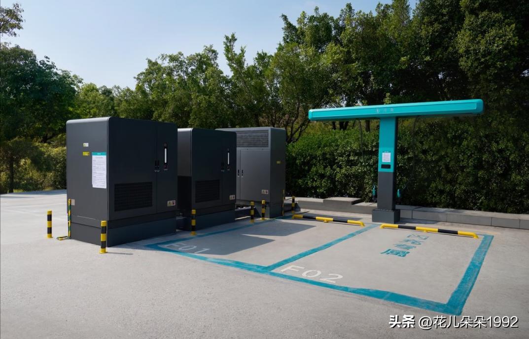 终于知道比亚迪为啥不建充电站了
比亚迪电车的市场份额最大，但却没有规划充电站，王