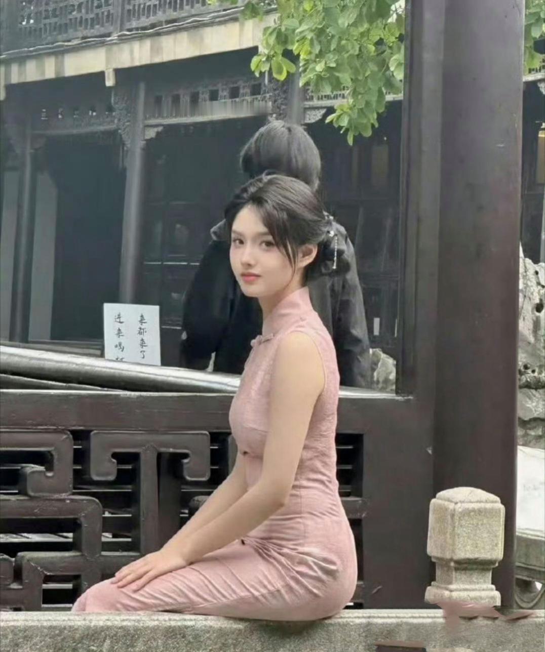 路人视角下的艾米，这颜值不火都难 