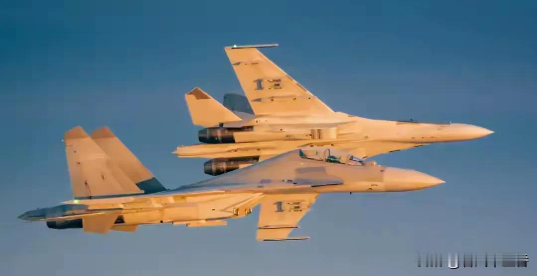 央视证实歼10C曾“斩落”歼16和苏35，实现“金头盔”三连冠，这消息太让人振奋