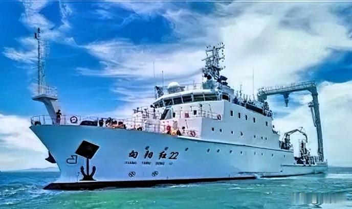 台湾海巡“兰屿舰”6月18日深夜11点多在台岛东部海域对大陆“向阳红22”科考船