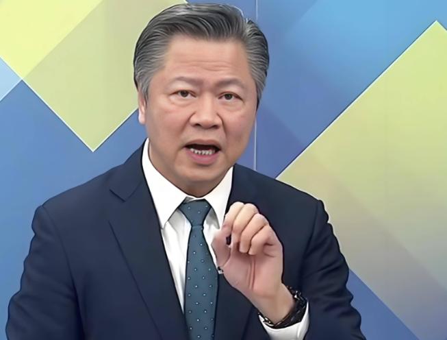 赖岳谦太敢说了，直言中方战略思路落伍了！他表示：大陆过去一直强调自己不怕事也不惹