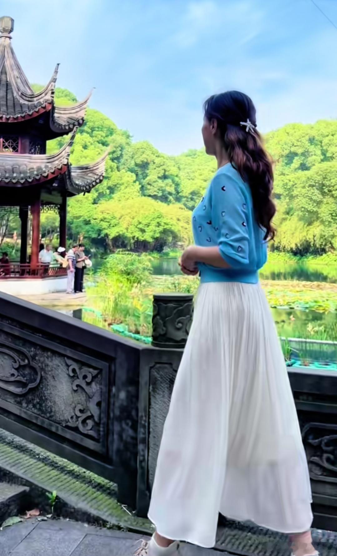 洋洋高锐“再遇……青鸟”◎月……芽窗外……不远午……夜心语……万千◎鸿……梦青鸟