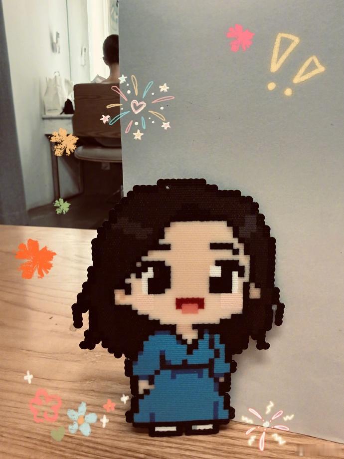 倪妮晒拼豆版一个女人倪妮晒角色拼豆倪妮晒角色拼豆，姐水灵灵就烫了一个完美无孔！萌