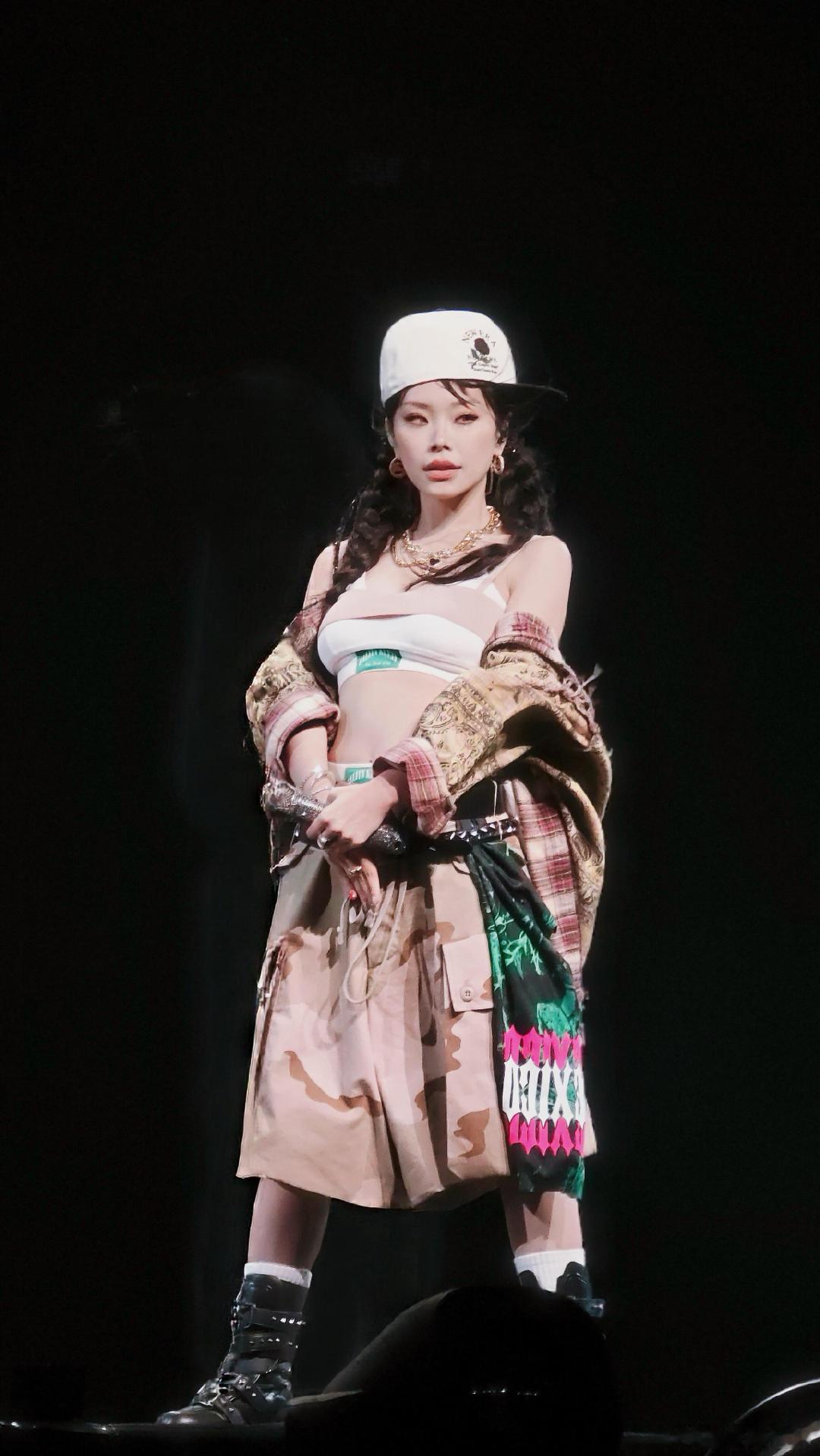 寻宝小队是万妮达歌手亲友团歌手今晚十人抢位歌手2026 同综艺伙伴线下暖心相聚，