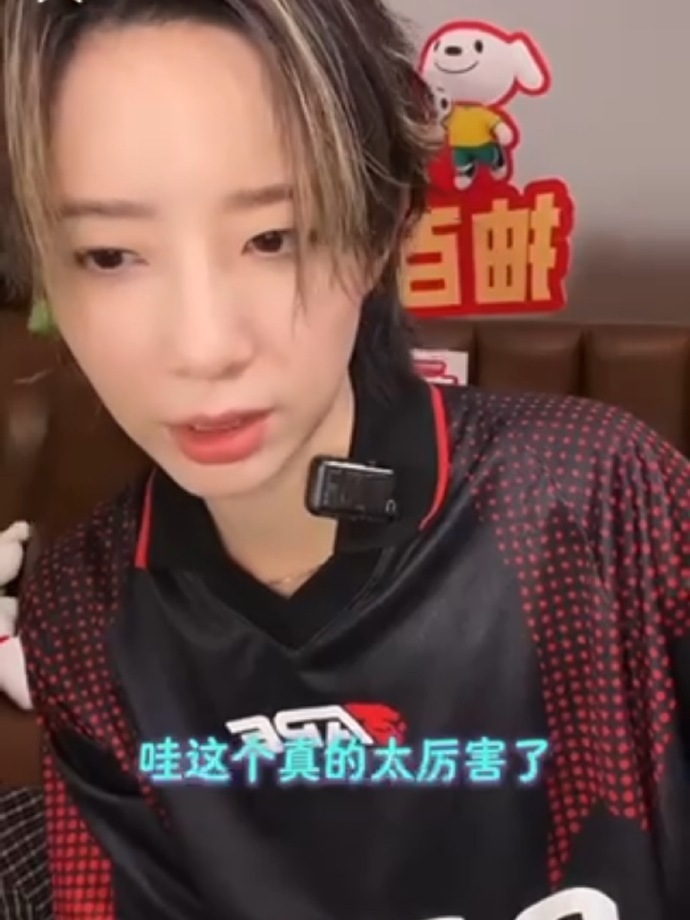 李斯丹妮看世界杯追c罗 没有花哨的套路，只有纯粹的喜欢，李斯丹妮熬夜追世界杯、偏