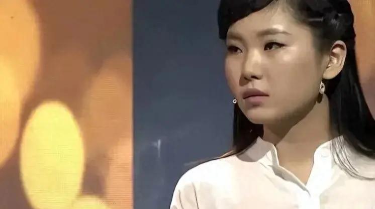 “叔叔，你当初为什么要骗我！”女孩失声痛哭，泪水模糊了手中那张泛黄的大学录取通知