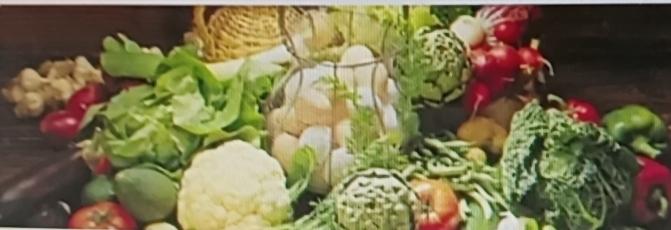 甲状腺有问题的友友可得在饮食上多留个心眼。像卷心菜就尽量少吃，它含有有机氰化物，