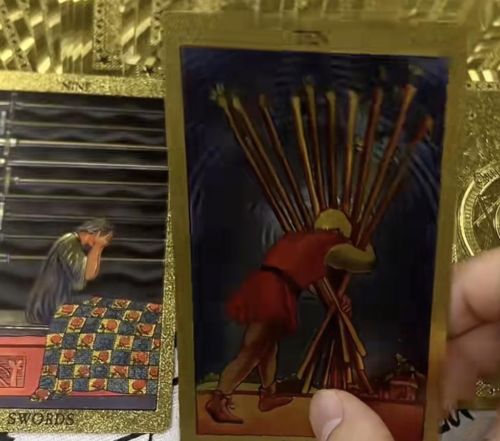 果然从来不是钱不好赚，而只是对老实人而言。这不江西的一对夫妻，人家靠着塔罗牌占卜