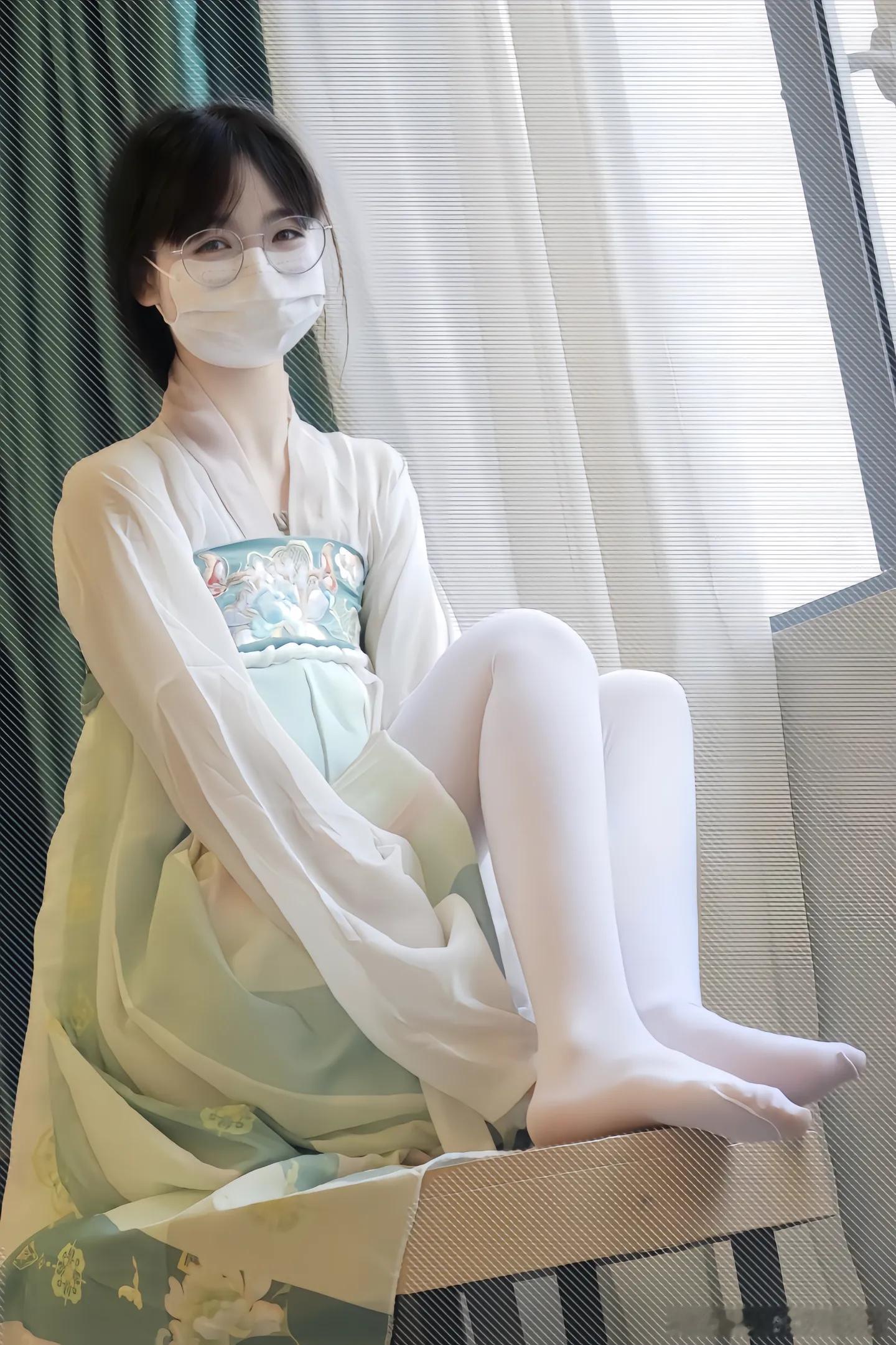 古风旗袍配白丝～古色古香～ ​​​