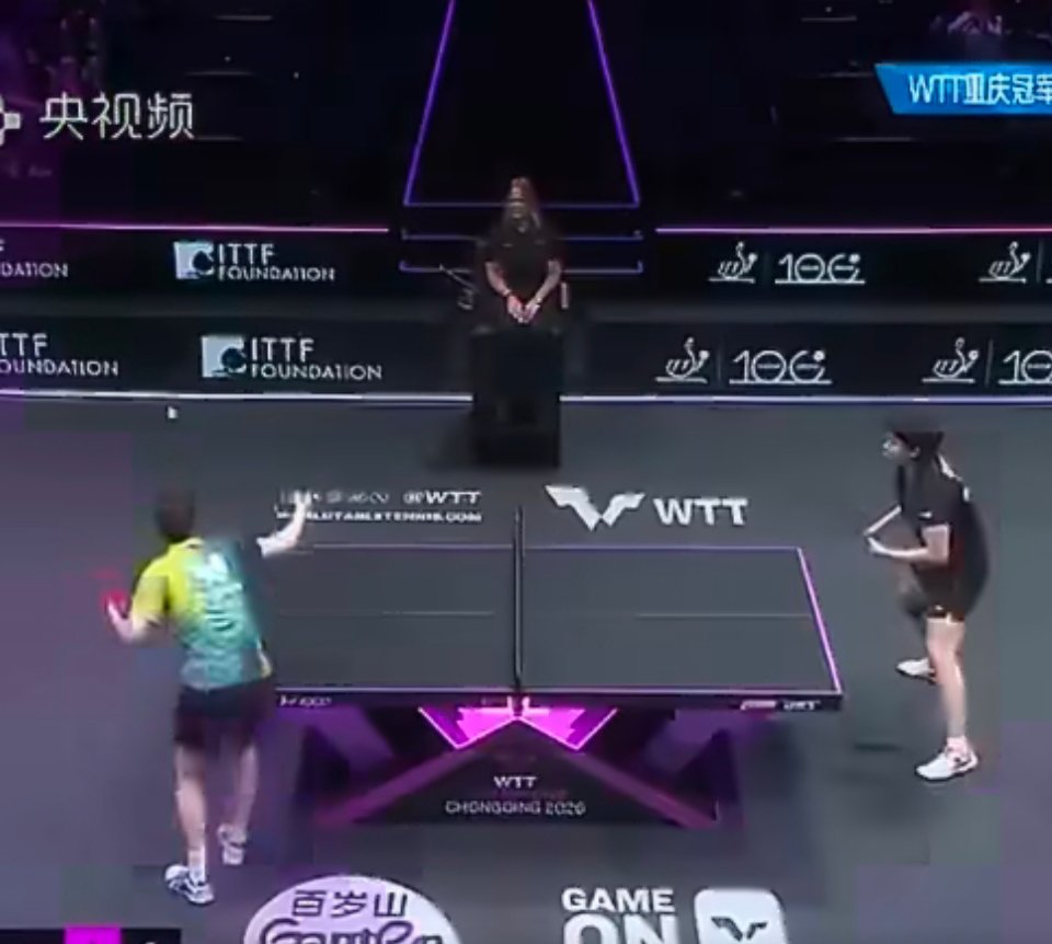 王楚钦重庆冠军赛神球刷屏！两记神仙击球征服全场，对阵格罗特展现绝对统治力王楚钦v