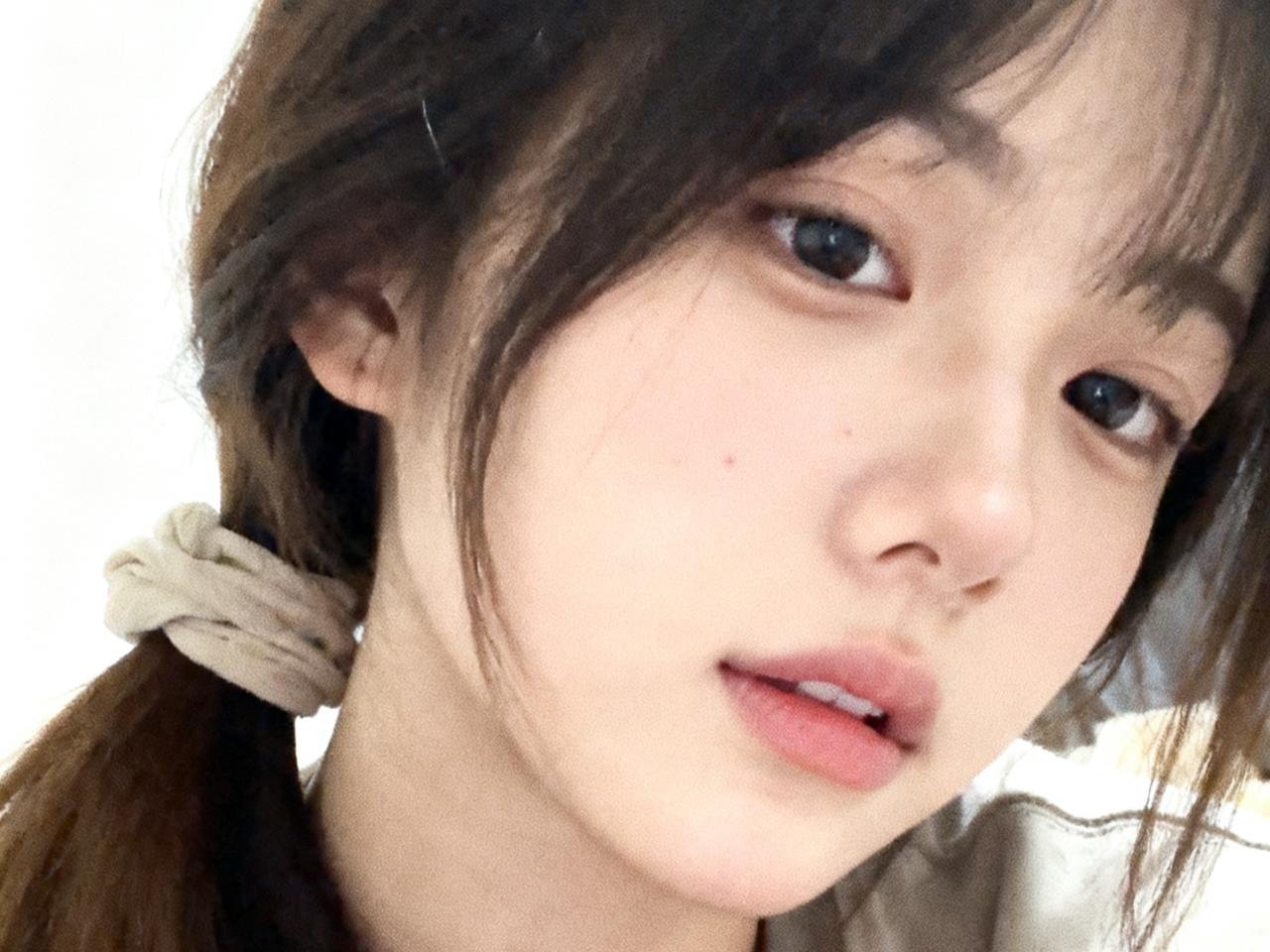 晚上下班在河边散步，看到一个老爷爷推着一辆轮椅上面坐着一位老奶奶，两人年龄 89