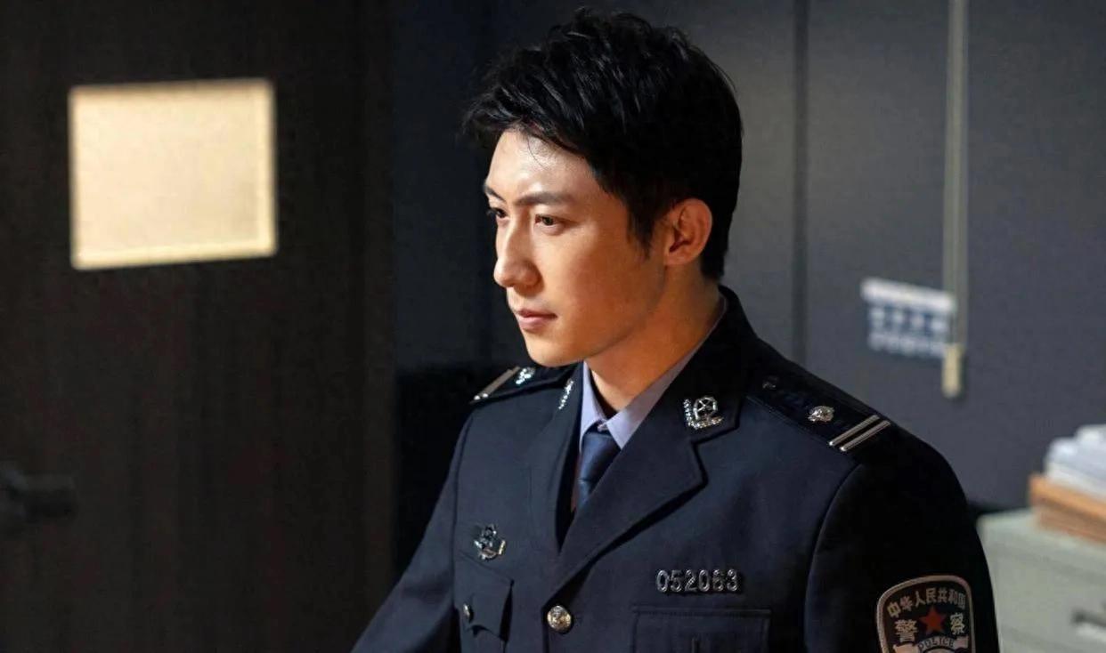 罚罪2》真是一步步往里扎，张欣的那点事一摊开，秦枫很多疑惑一下就对上了，刘天也为