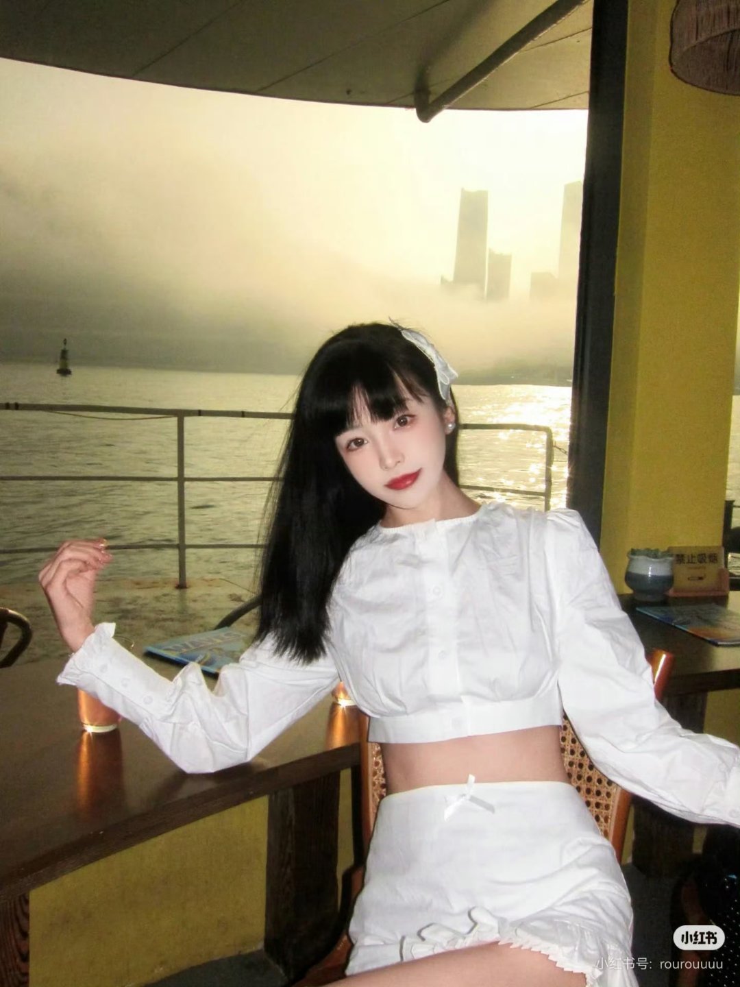 曝司晓迪不是富二代她不是富二代居然还认识那么多男明星，所以她到底干嘛的好好奇，所