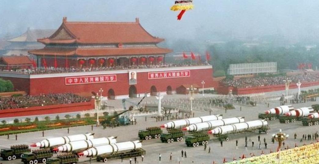 装备远不如现在先进，为何全网都说，1984年阅兵才是新中国史上最封神的一场？
