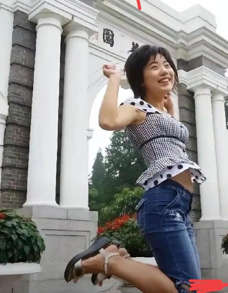 这个世界上，有一个群体，叫公知群体，动不动就翻脸，充满了不足为外人道的东西，
2