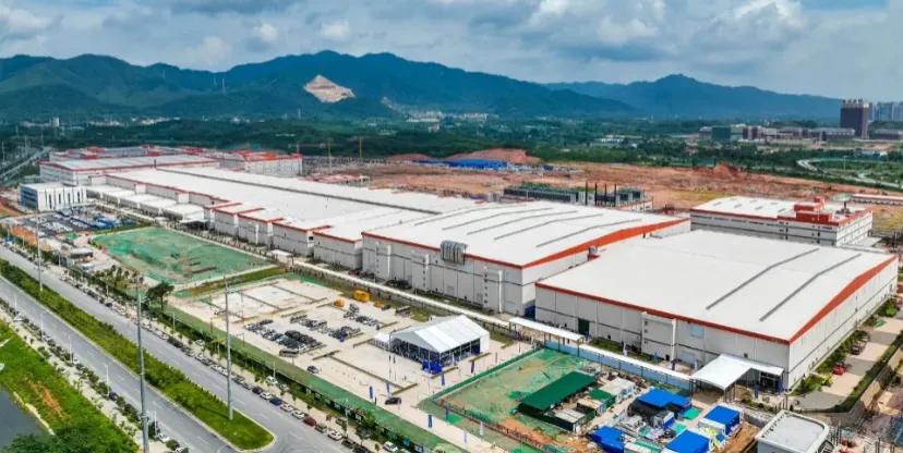 网传宁德时代部分工人岗位强制双休
据报道，宁德时代成立子公司四川时代的员工王鹏(