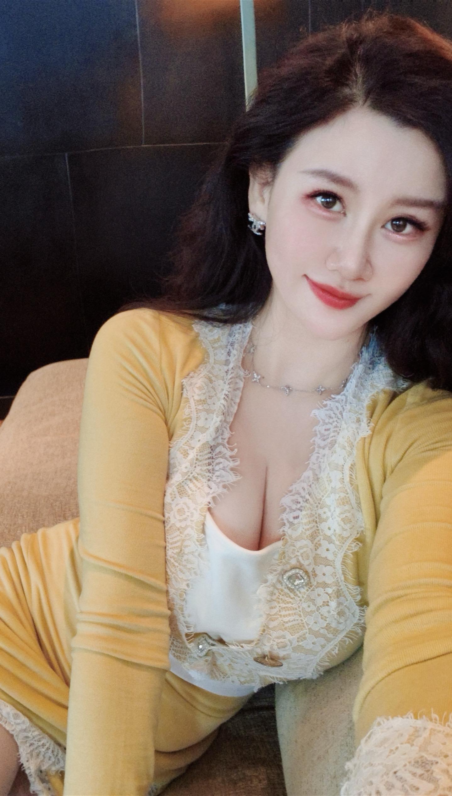 每一天 每一刻 都要快乐 美丽。 才不枉来这红尘一世。～