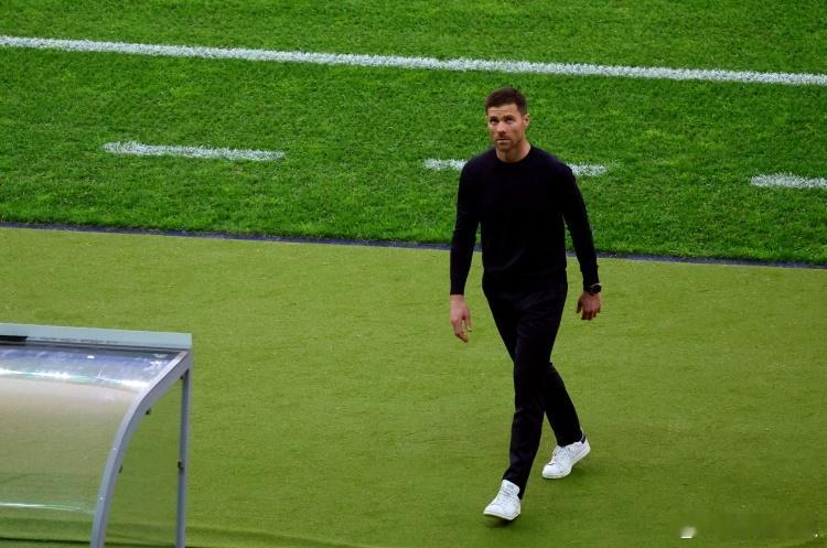 #德甲# 德甲：勒沃库森vs斯图加特在即将到来的德甲较量中，勒沃库森将对阵斯图加