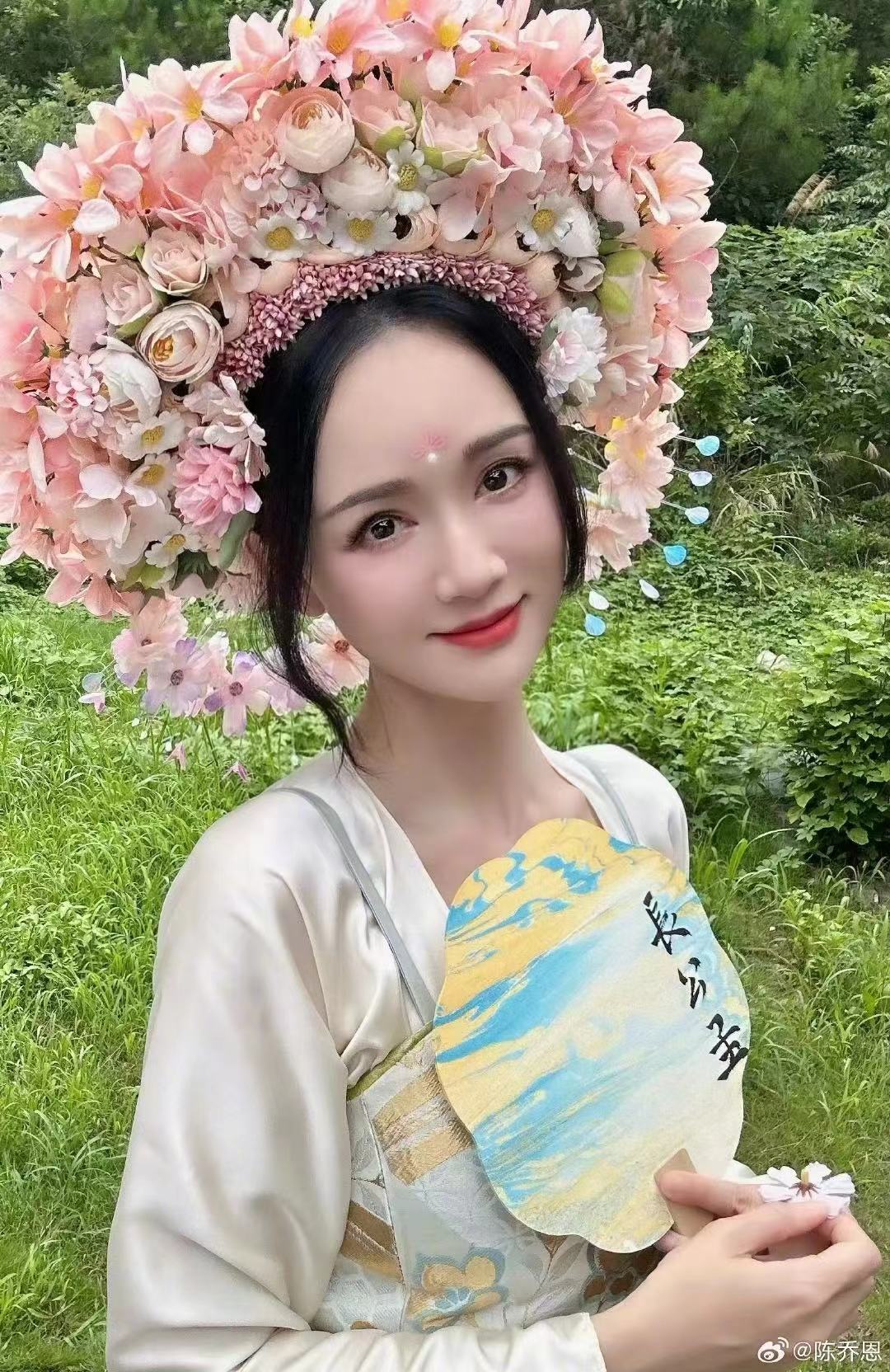 #陈乔恩簪花造型##陈乔恩簪花照#陈乔恩簪花造型，哇哦可以的 ​​​