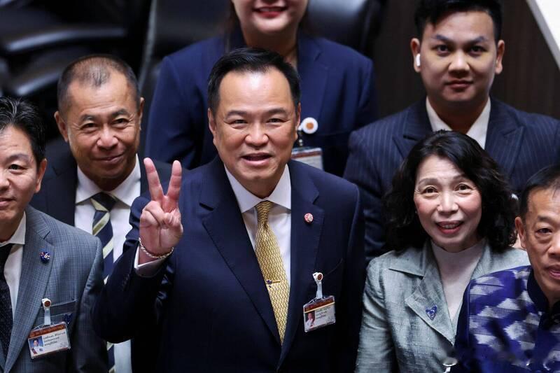 【泰国皇太后诗丽吉逝世 总理阿努廷将缺席东盟与APEC峰会】海外新鲜事泰国诗丽吉