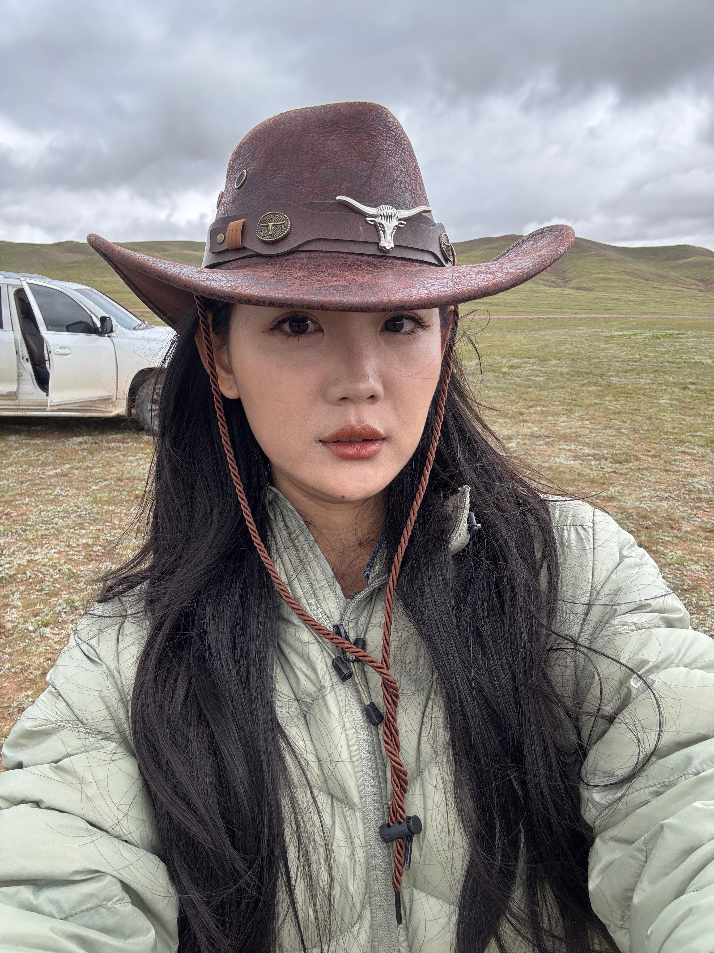 其实都不想发自拍了，因为每天都这样，衣服都不换的小脏孩上线。今晚应该是可以回归都
