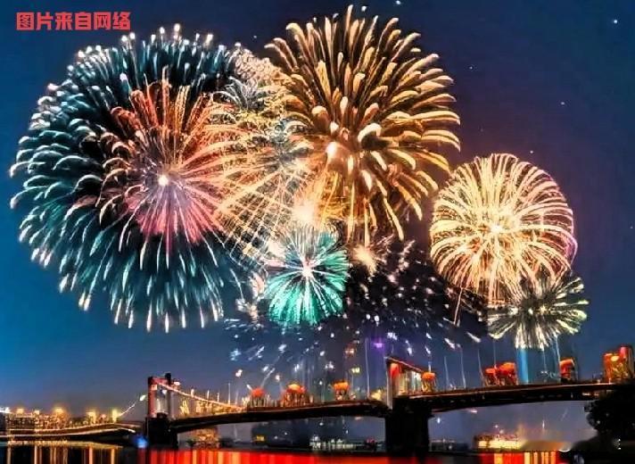 你认为年味越来越淡的原因是什么随着时代的发展，原来的家族观念，亲情观念都变得淡漠