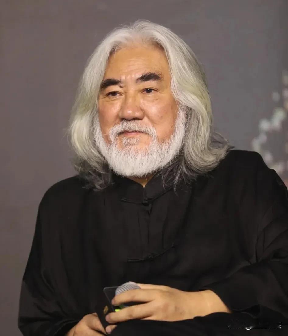 临到老，张纪中的名声也坏了！
谁能想到，离婚9年了，这对前夫前妻还一直纠缠不休，