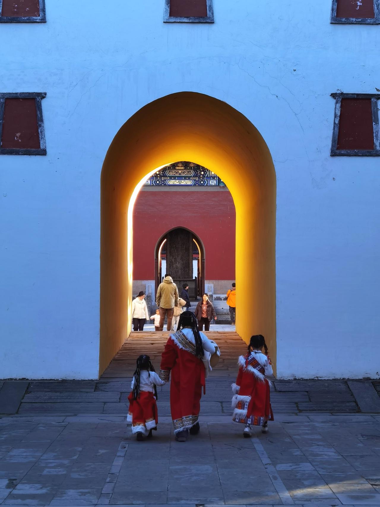 承德归来不看庙，普陀宗乘之庙是其中规模最大、最为宏伟壮观的一座。

普陀宗乘”是
