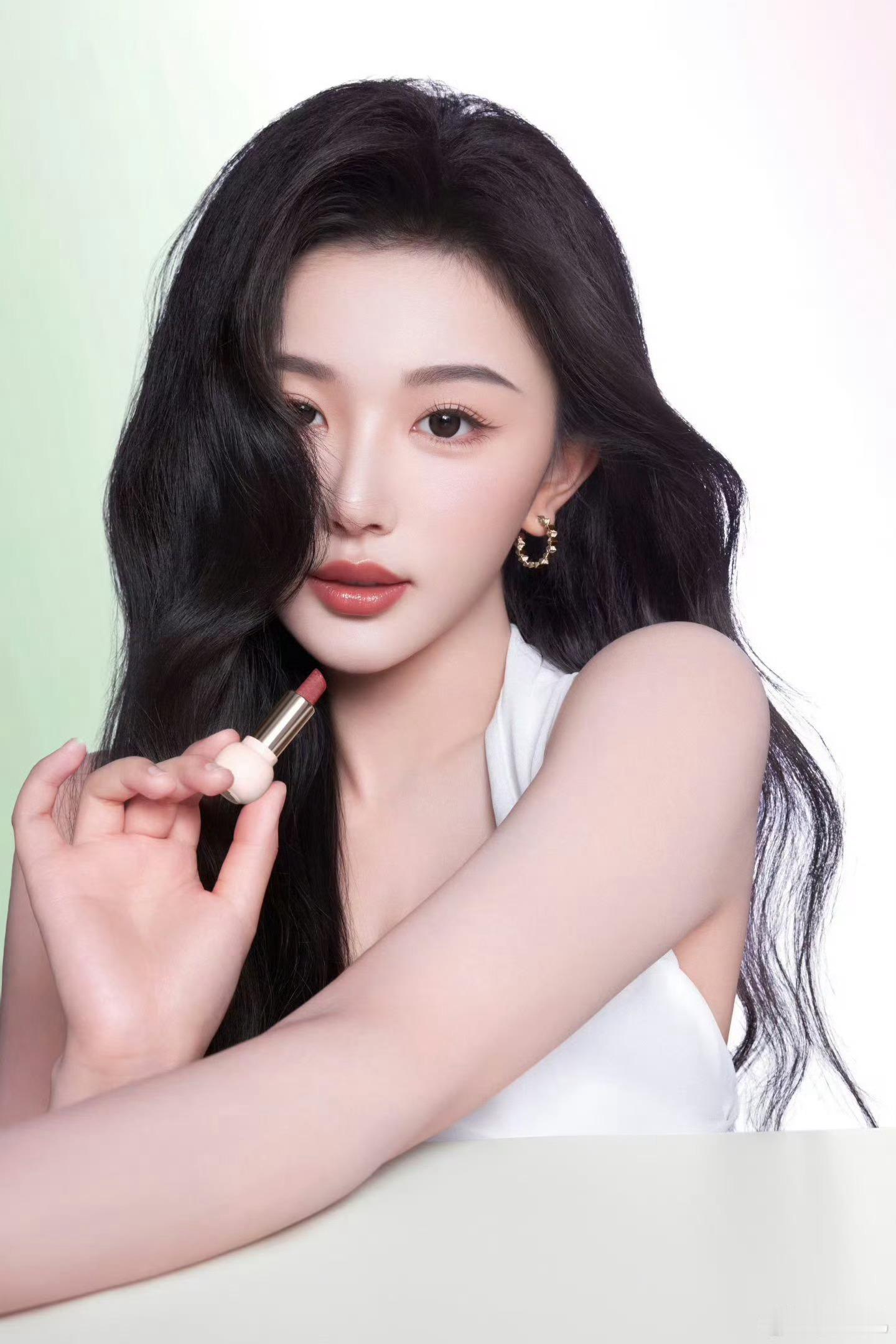 唐毅化的孔雪儿孔雪儿原生姐感妆 孔雪儿原生姐感妆谁懂啊！眉眼利落自带清冷气场，慵