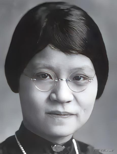 1901年，杨绛的三姑母杨荫榆，年仅17岁就被迫嫁给了蒋家傻儿子。新婚夜，杨荫榆