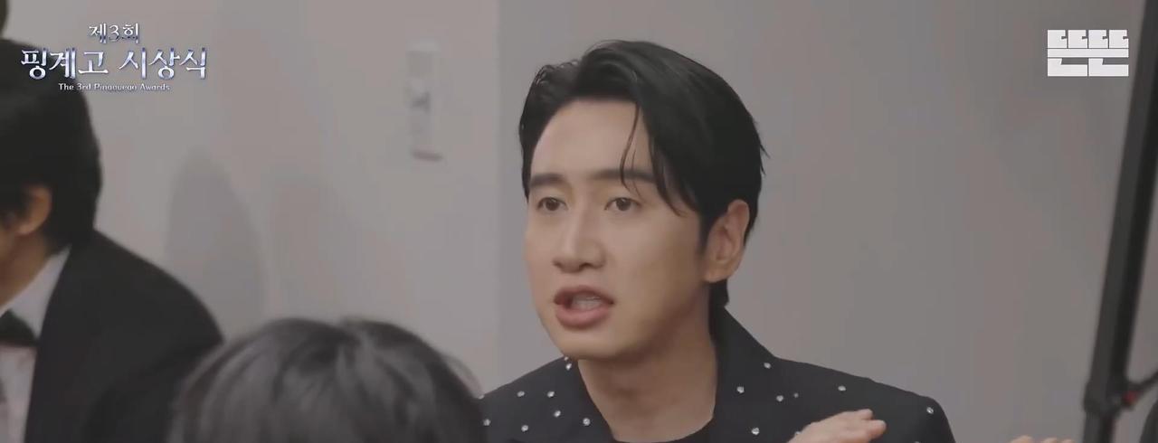 他摔碎732个塑料瓢时，没人想到这个“臭手”会成为青龙奖得主。
2016年李光洙