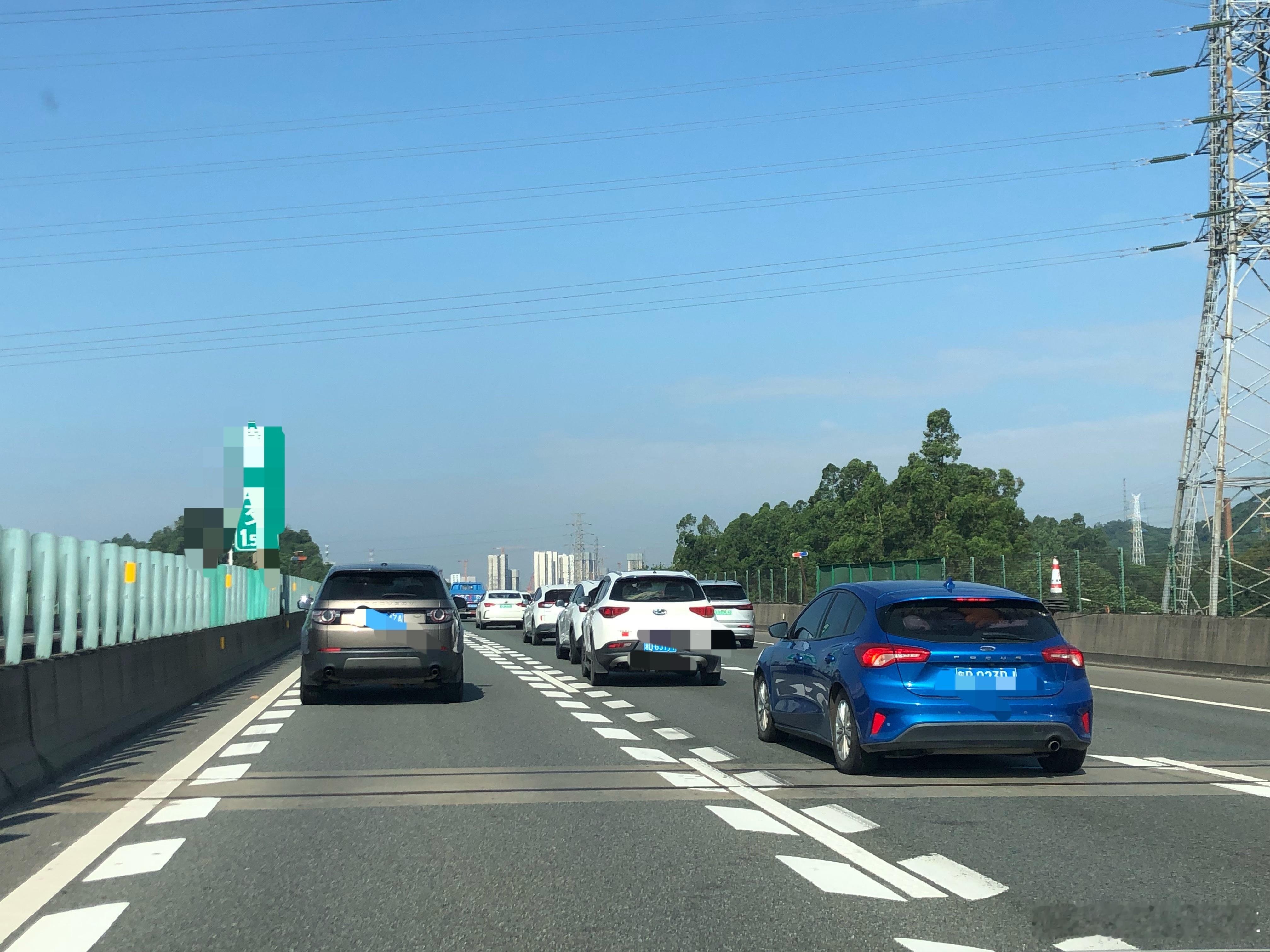 这不叫堵车 这叫铺红地毯哈哈哈大家今天都在哪里走红毯？堵车