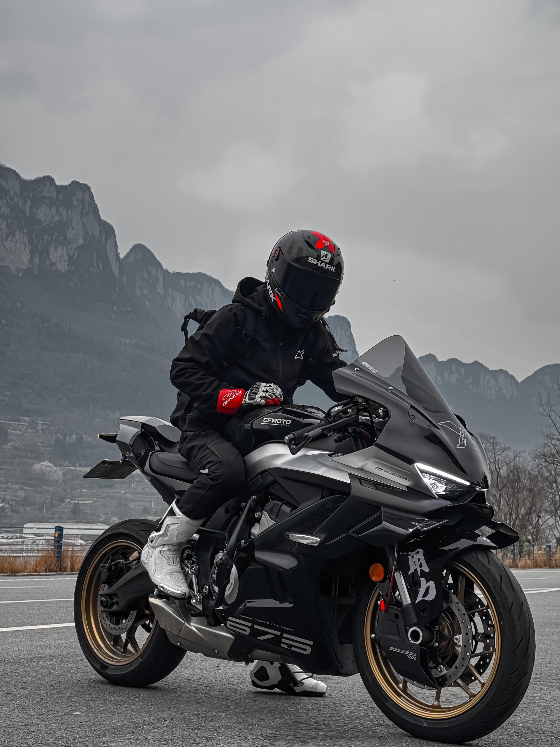 既然车大家都有  那就比比谁更帅