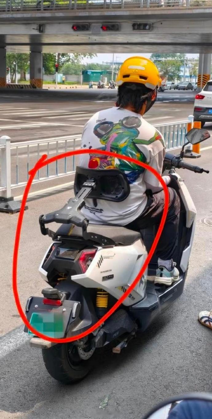 电动车装靠背，没事故是护腰神器，有事故就是断腰神器
