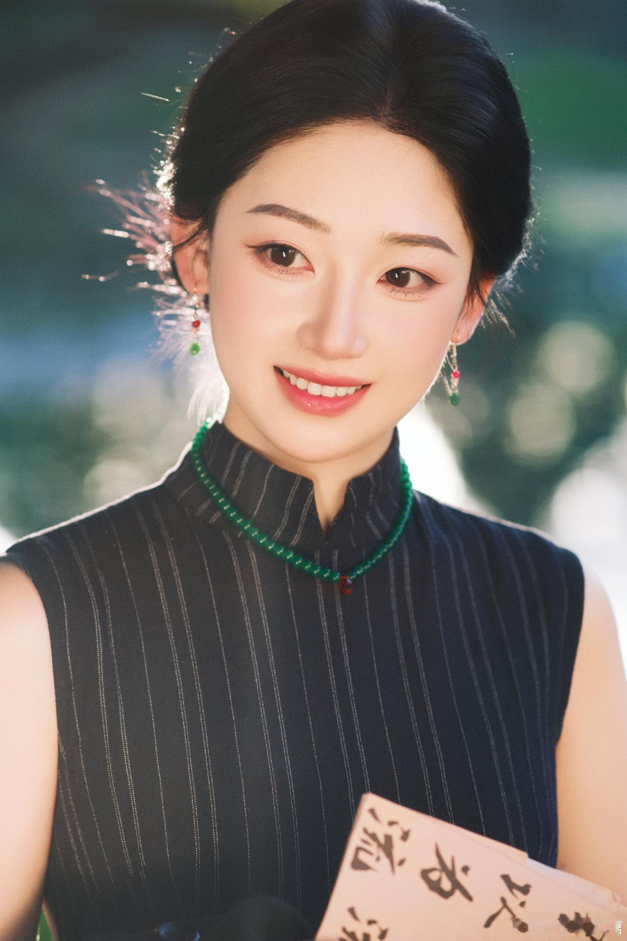 优雅与性感，你会怎么选美女旗袍穿搭写真