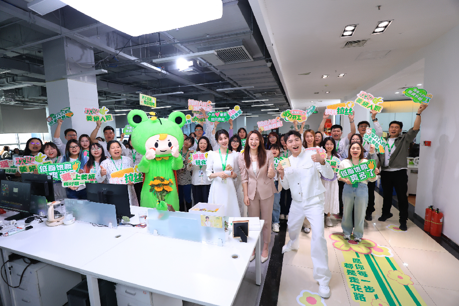 姜妍入职十月稻田？轻食季“高妍值”扫楼玩转品牌年轻化