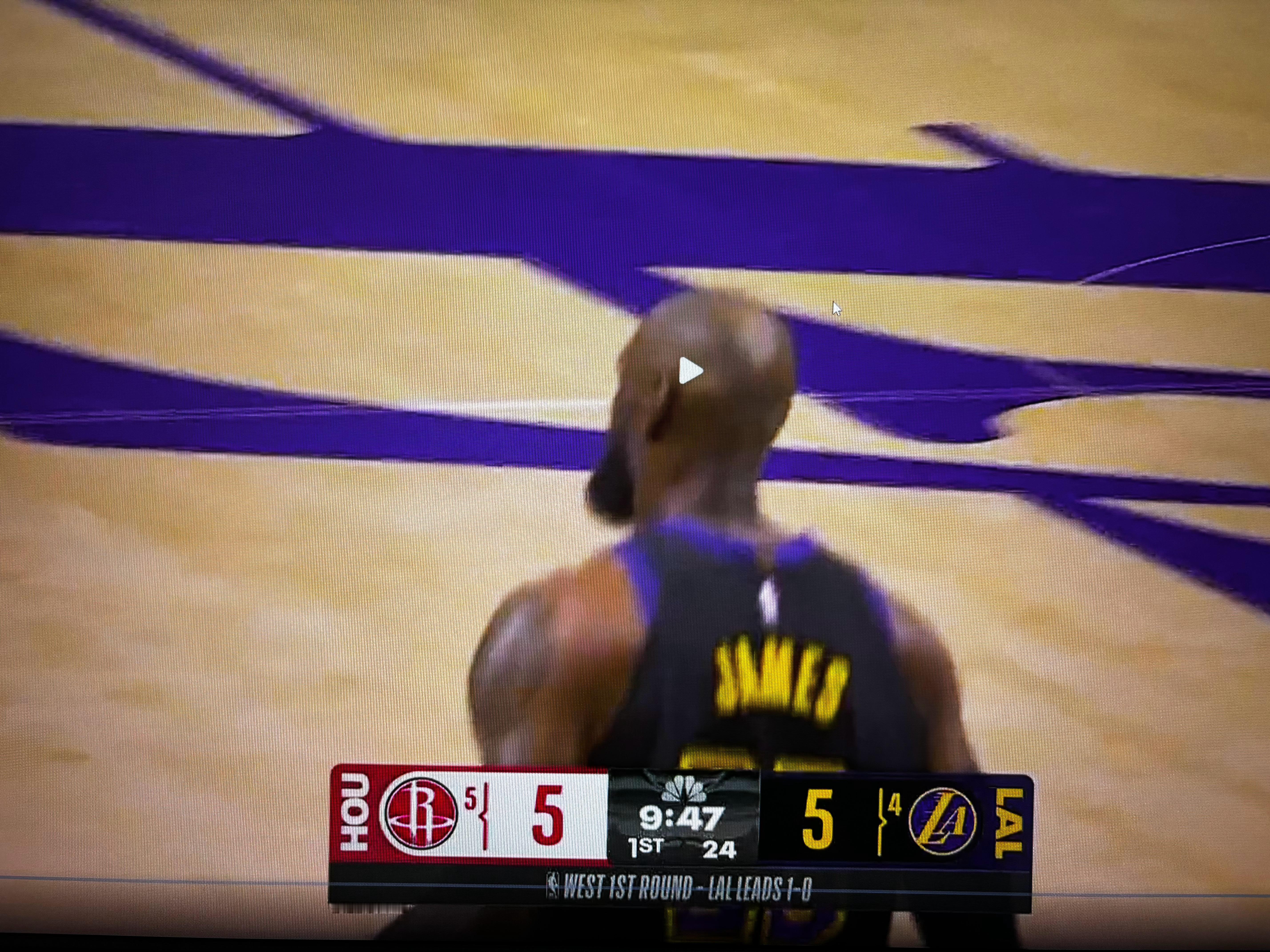 下班回来，从第一节开始看录像，老詹从开局就把速度拉满，冲的真快！他这个体重 +速