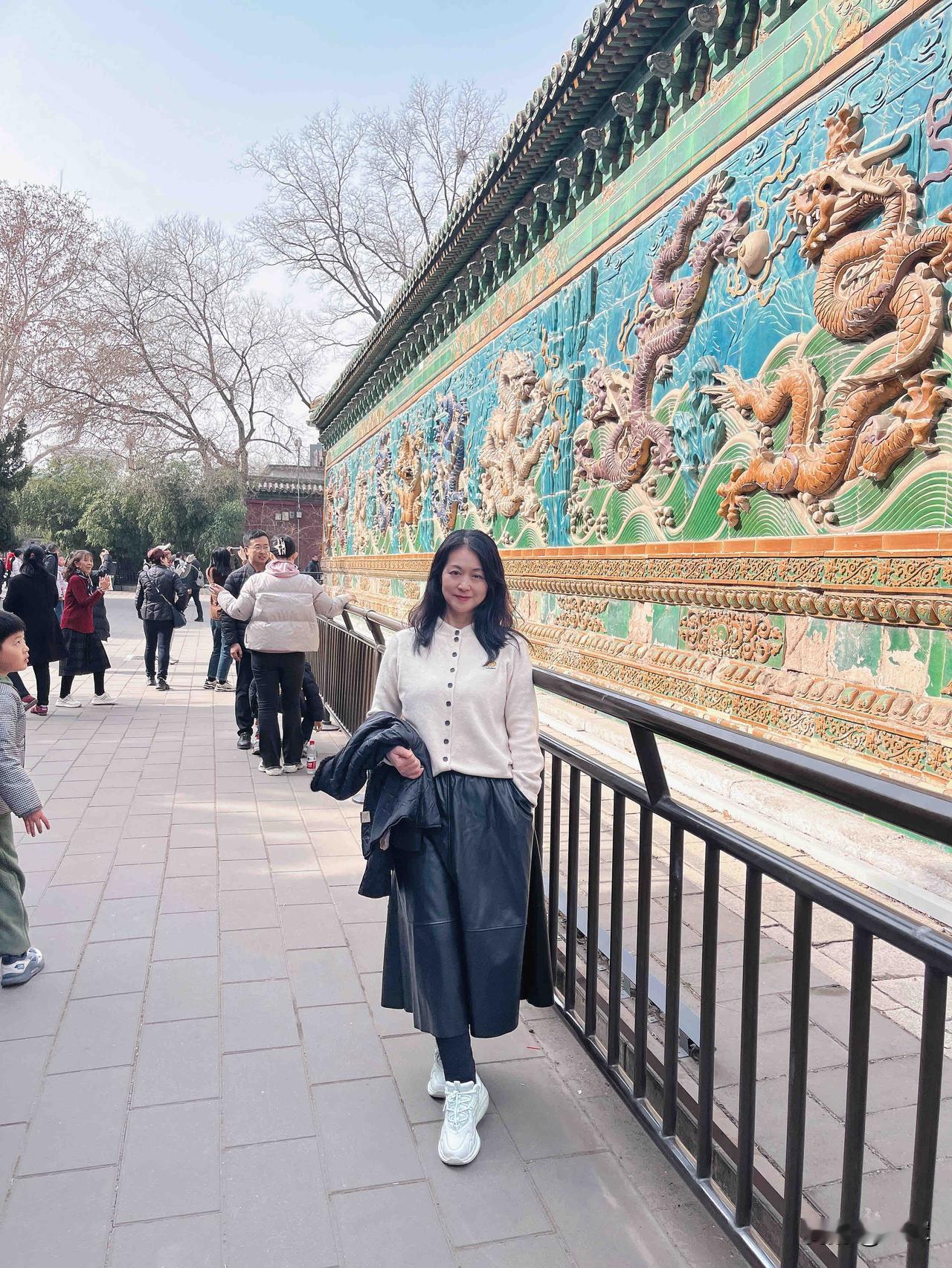 大年初五，逛北海！

北海公园，我去过N次了，每次去都是从南门进去，因为南门离白