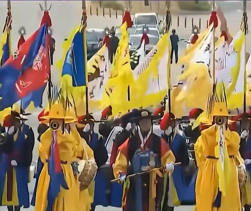 日本首相高市早苗访问韩国，5月19日到达韩国后，就有了当下这个场景，这个画面实在