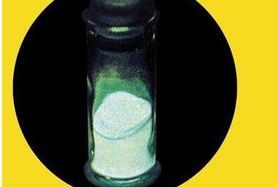 1922年5月，25岁的美国女孩玛吉亚，因牙痛再次就医。

谁知，牙医刚一碰她的