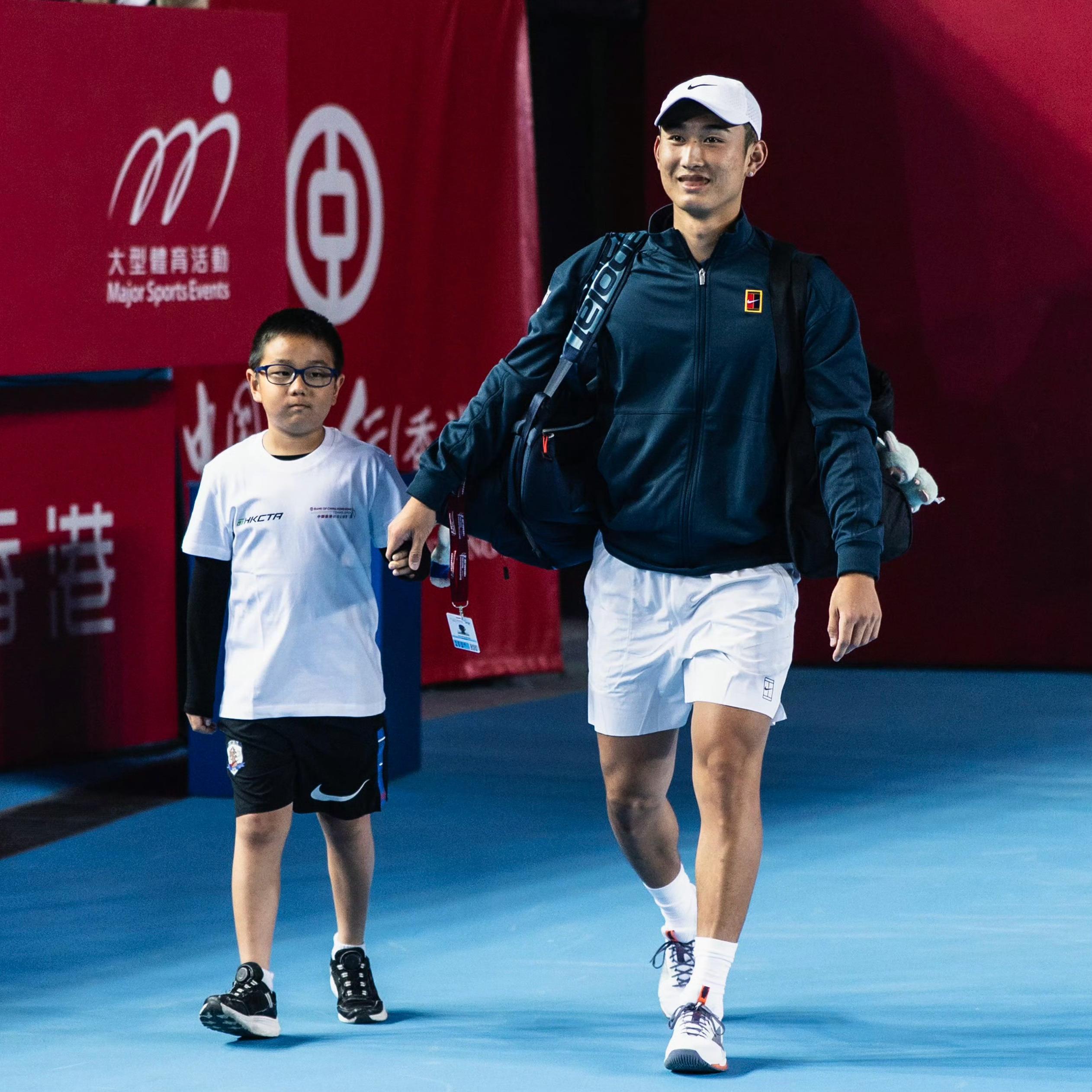 ATP香港站男单首轮，商竣程直落两盘以6-4/6-4完胜科梅萨纳，如愿收获202