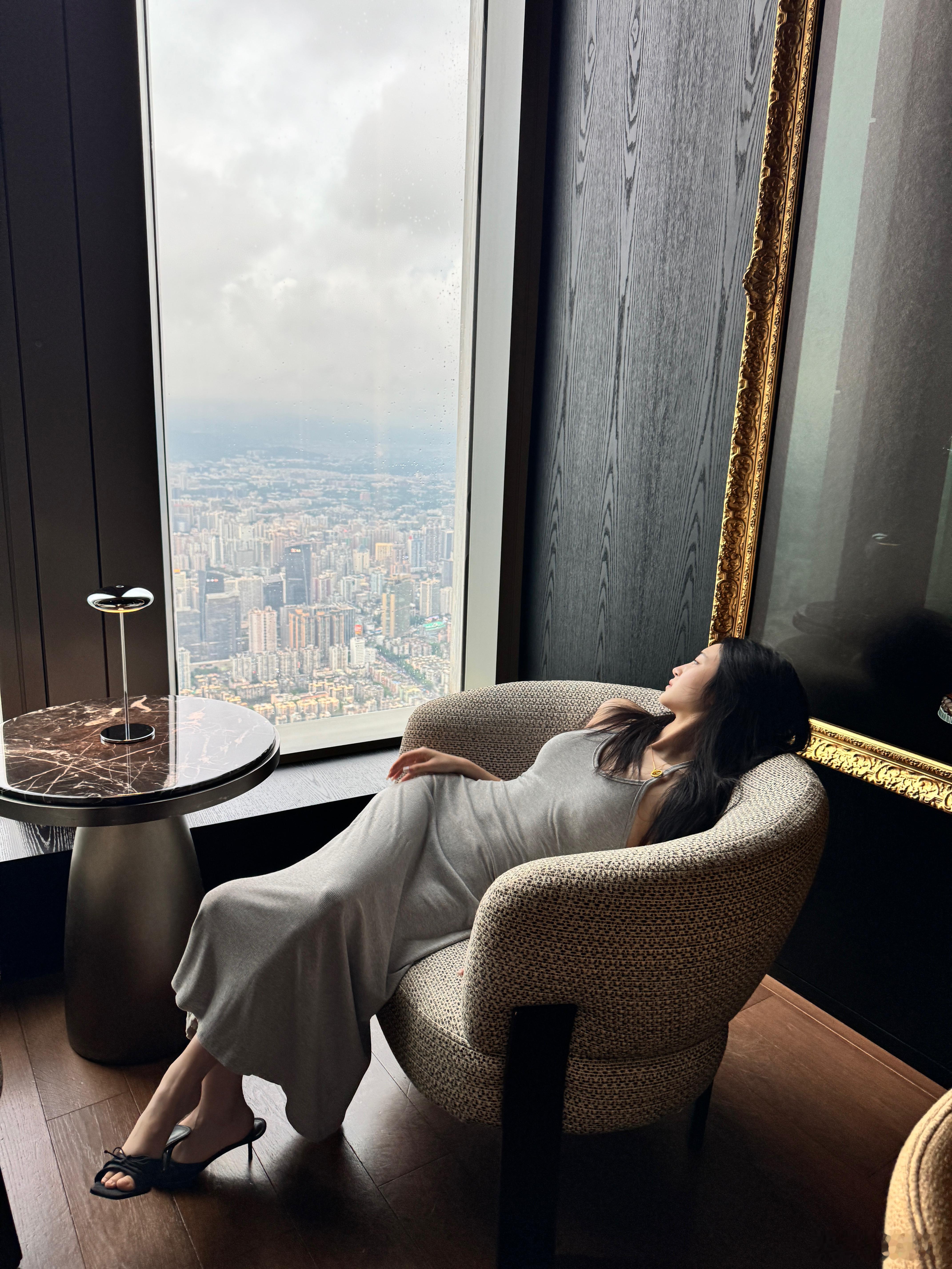 第一次搬完家可以那么开心🥳 感觉终于离开了一个自己讨厌了很久的地方，但也发现真