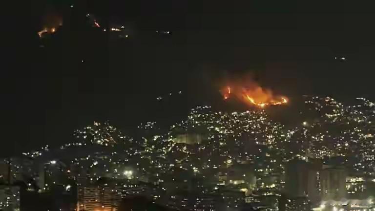 据报道，古巴官方近日宣布，在一次涉及美国的军事行动中，32名古巴军事人员不幸遇难