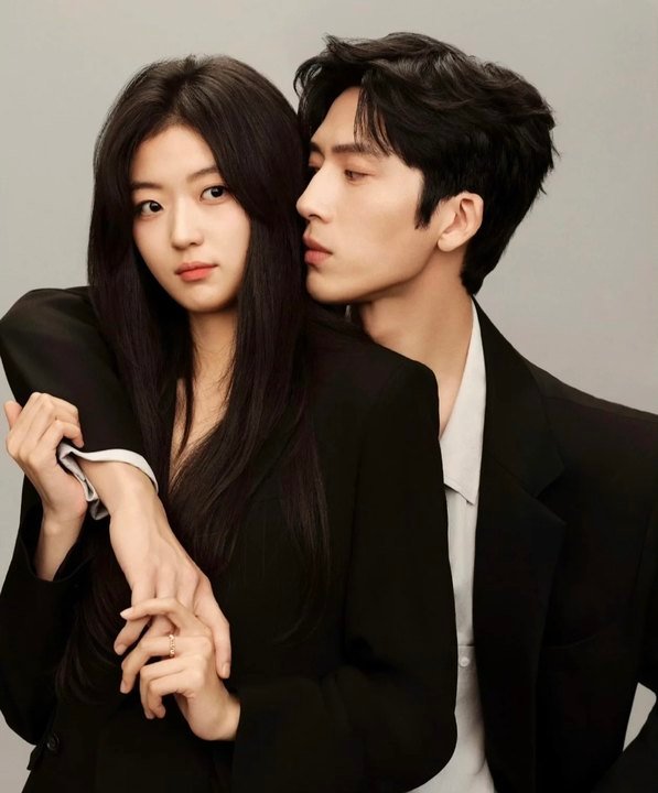 偶遇的路人镜头太会拍了！井柏然 36 岁还保持着满满的少年感，温柔又有亲和力，孙