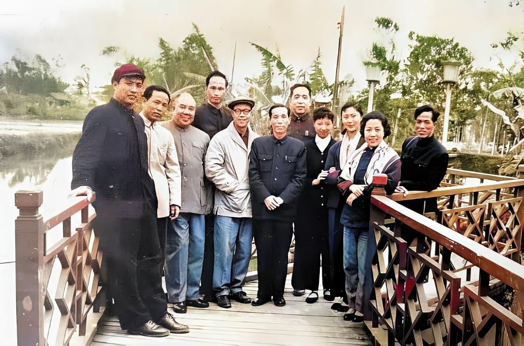 能认出其中三位的，至少60岁了。